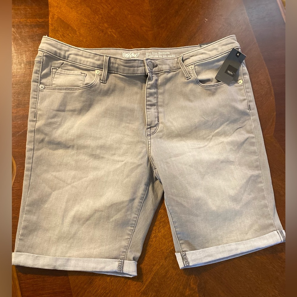 NEW! Mossimo Women Grey Denim Mid-Rise Bermuda Short Power Stretch Cuffed Sz 18R